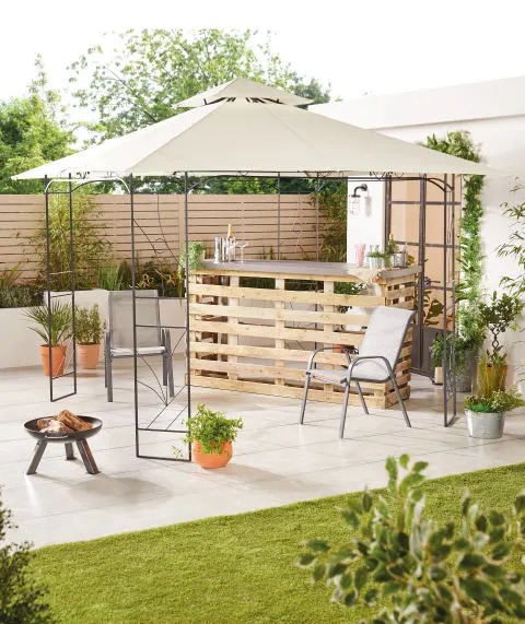 The Gardenline Decorative Gazebo is made to protect you from both sun and rain