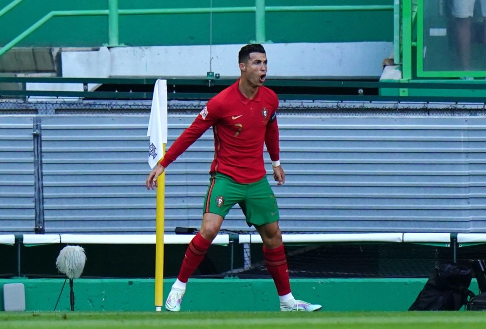 He showed his kids how it should be done as he netted again, performing the 'Siu' as only the Manchester United star can