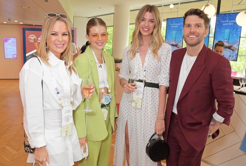 Amanda enjoyed a glass of fizz with Joel Dommett