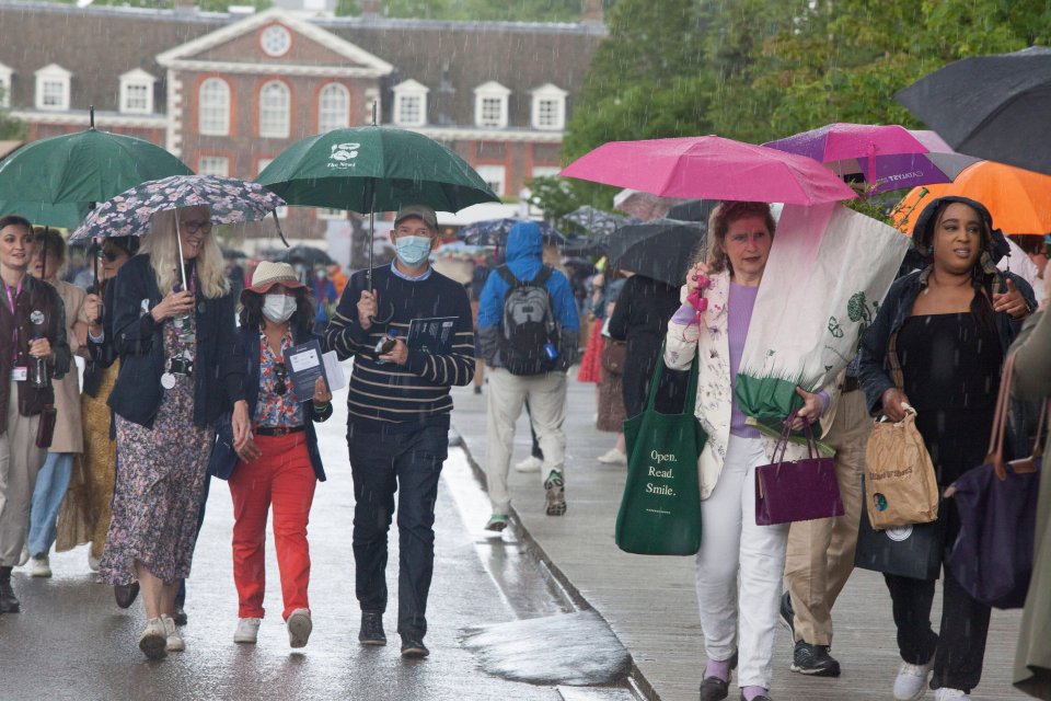 Showers are expected in many parts on Sunday with some thunder on the south coast