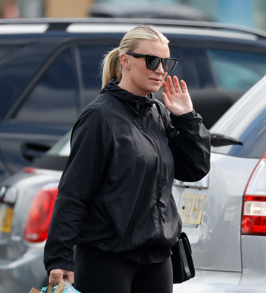 Billi Mucklow stepped out without her engagement ring