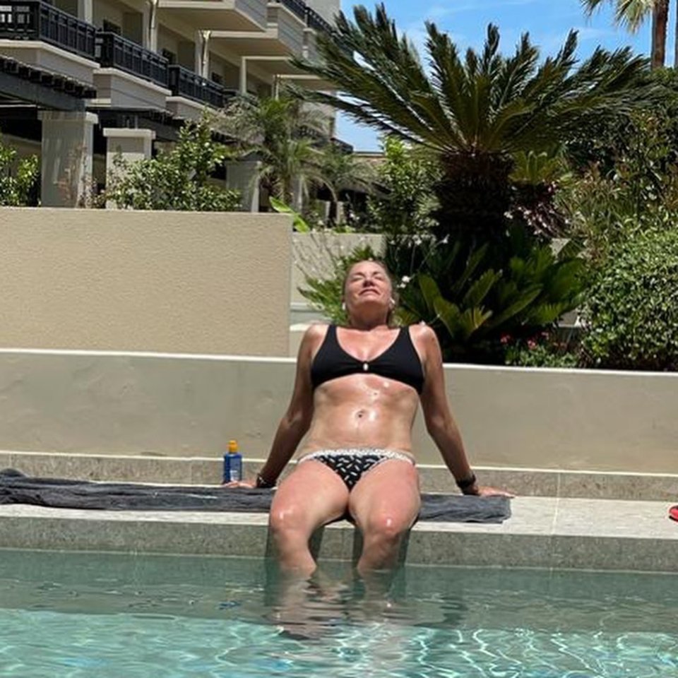 Tamzin Outhwaite showed off her abs while on holiday