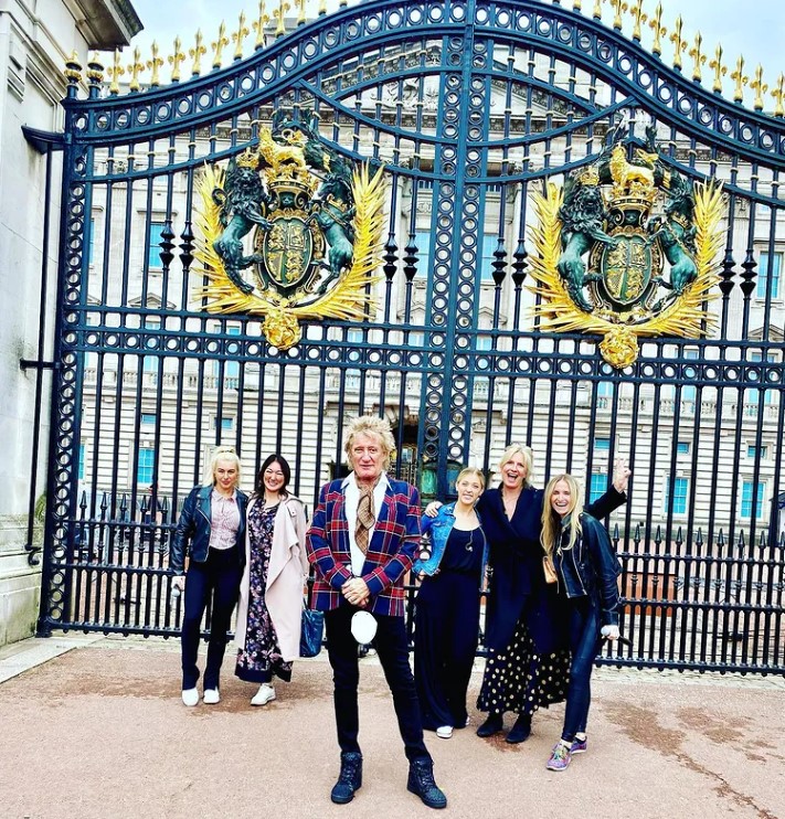 Penny Lancaster (second from right) share a pic of hubby Rod Stewart outside Buckingham Palace