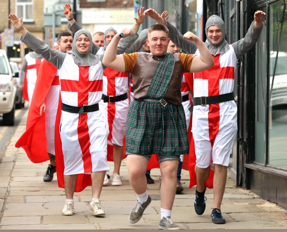 Drinkers don fancy dress in Leeds as the nation goes Jubilee mad