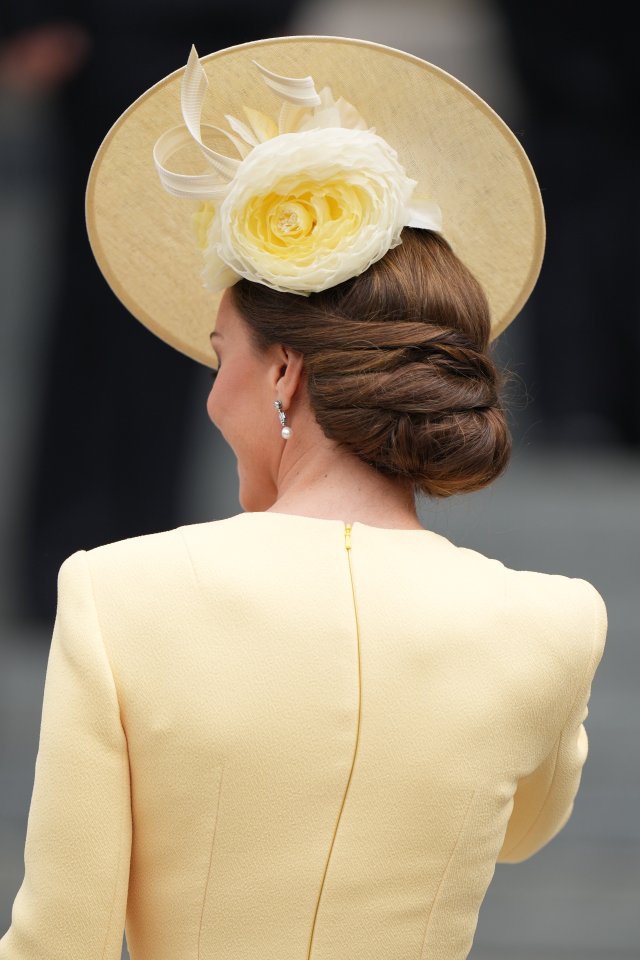 Kate's yellow hat had a floral feature too