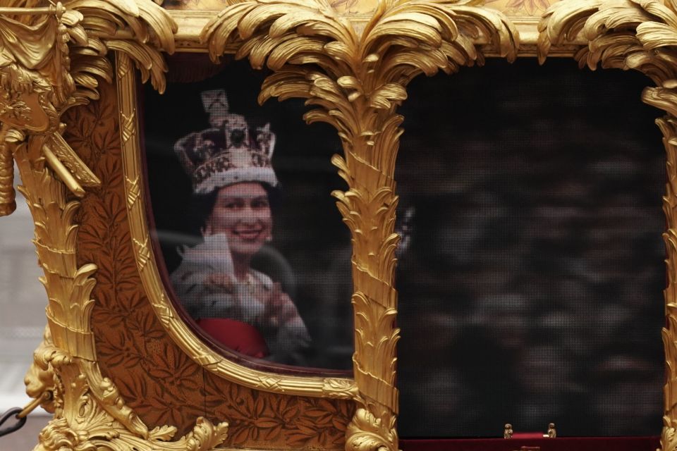 The monarch's hologram delighted fans who lined the streets to catch a glimpse