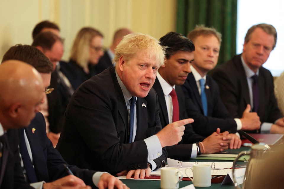 Boris Johnson rallies Cabinet this morning to "draw a line" under the confidence vote