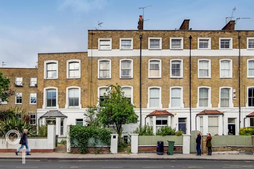 A lovely two-bed flat in Kentish Town, London has gone on the market for £600,000 - but there's a very big catch