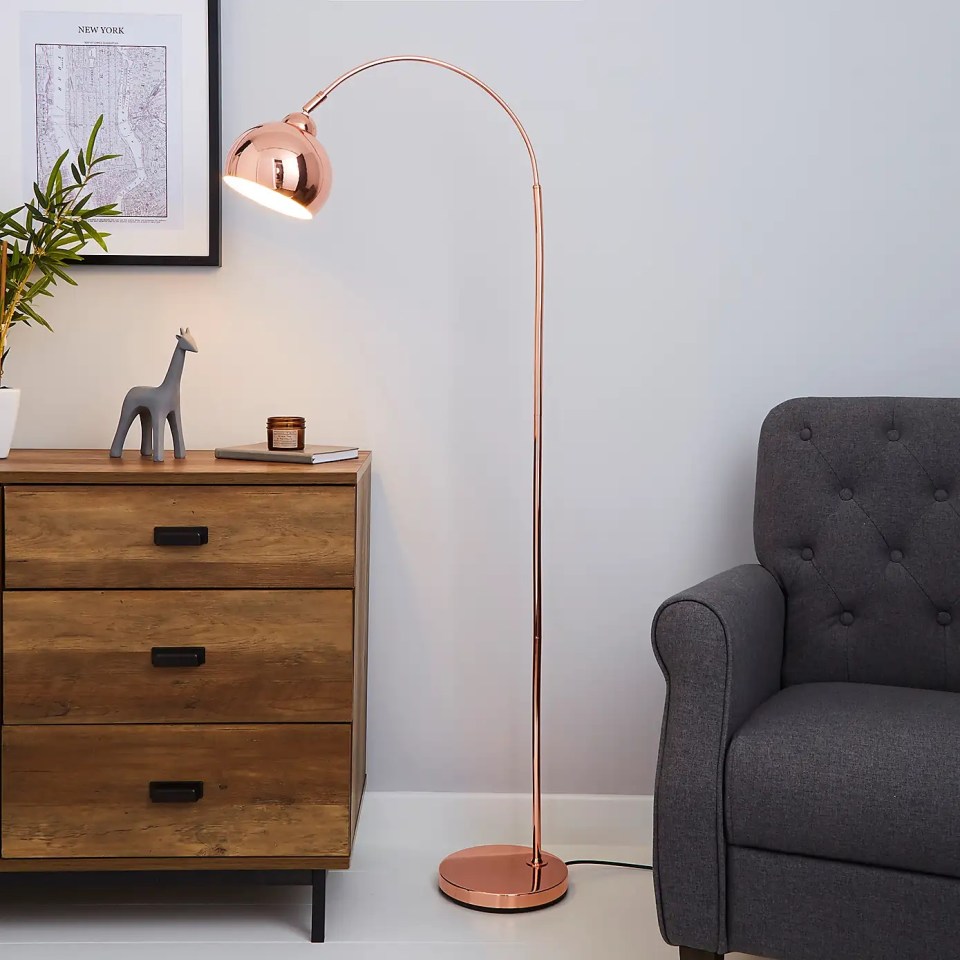 But Dunelm’s Herm arc copper floor lamp is just £32