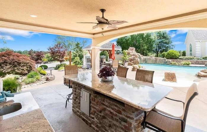 The sellers are clearly fans of the outdoors, creating a 'private backyard paradise'