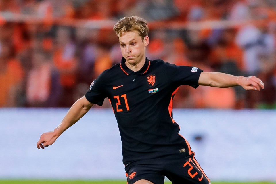 Frenkie de Jong is Man United's No1 target