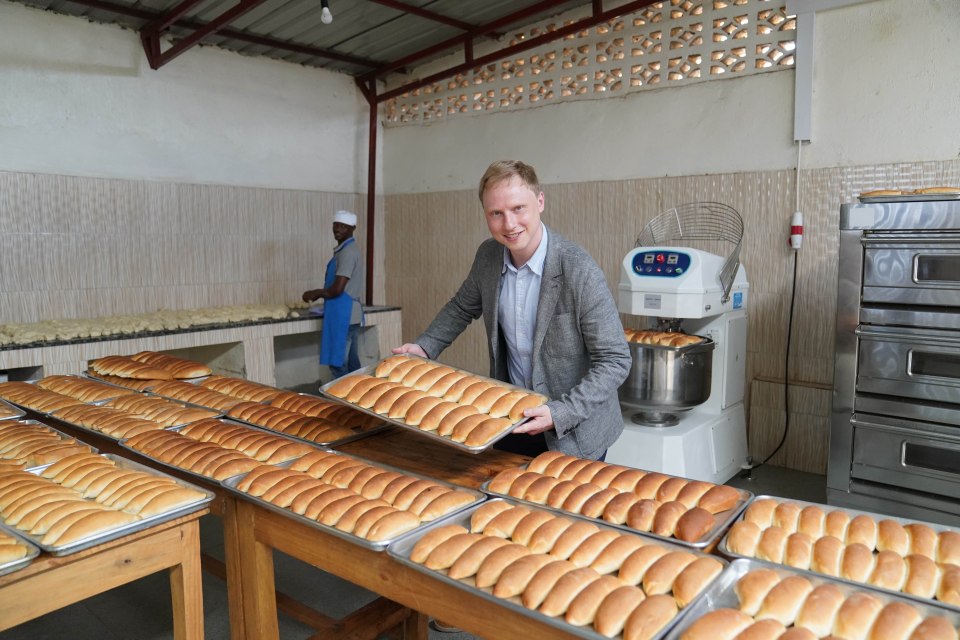 Chris Pollard helps catering staff in Bakery and serving residents lunch