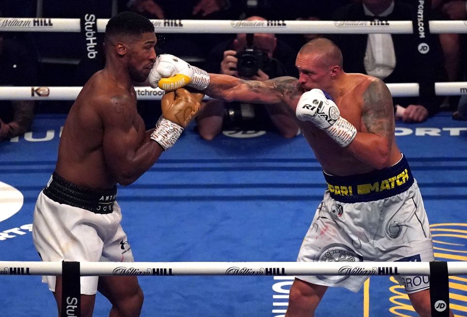 Usyk (R) won the last match against Joshua (L) but must now win the rematch to retain the belts