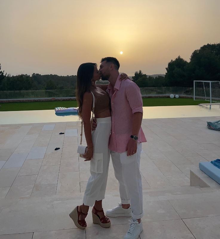 Lionel and Antonela shared a picture of them kissing while on holiday