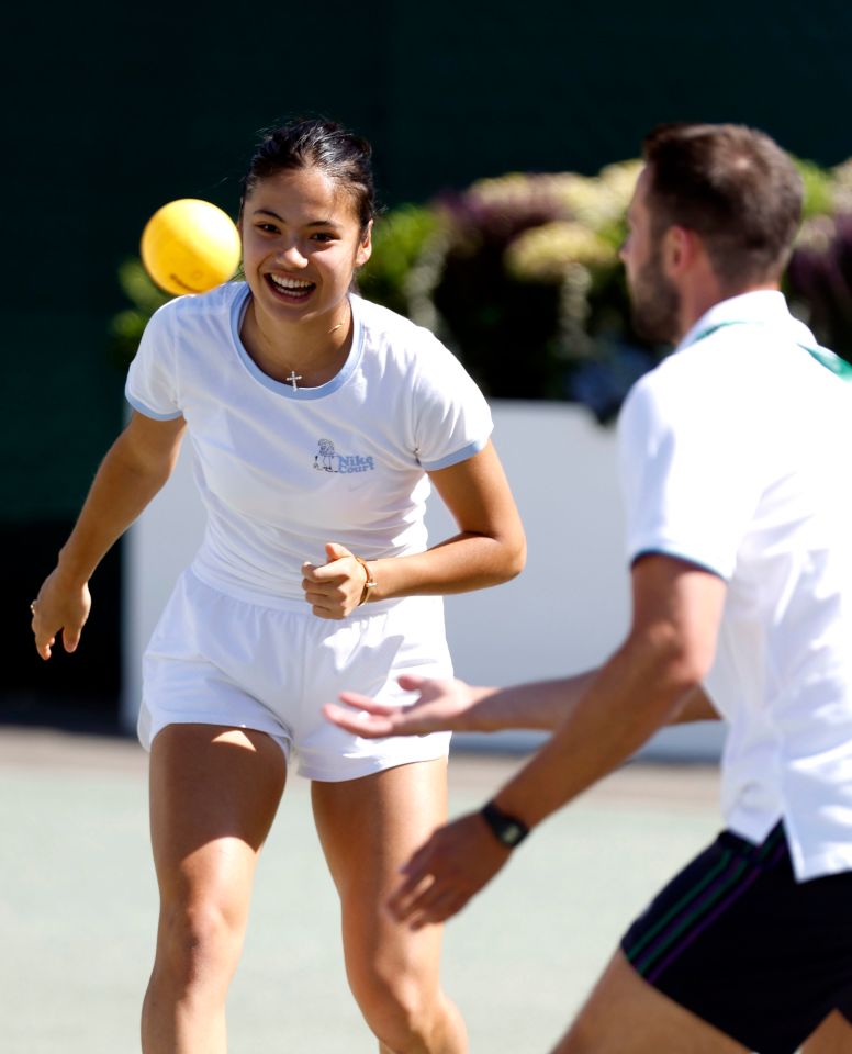 Raducanu plays a game of Spikeball ahead of Wimbledon