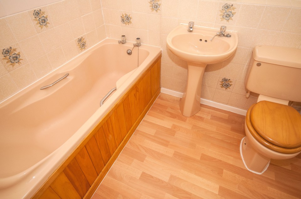 There are simple tricks to update an old bathroom that don't cost the earth