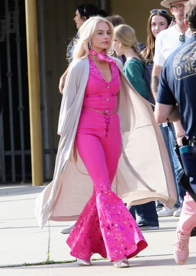 Margot stepped out as she shot scenes for the film in Los Angeles