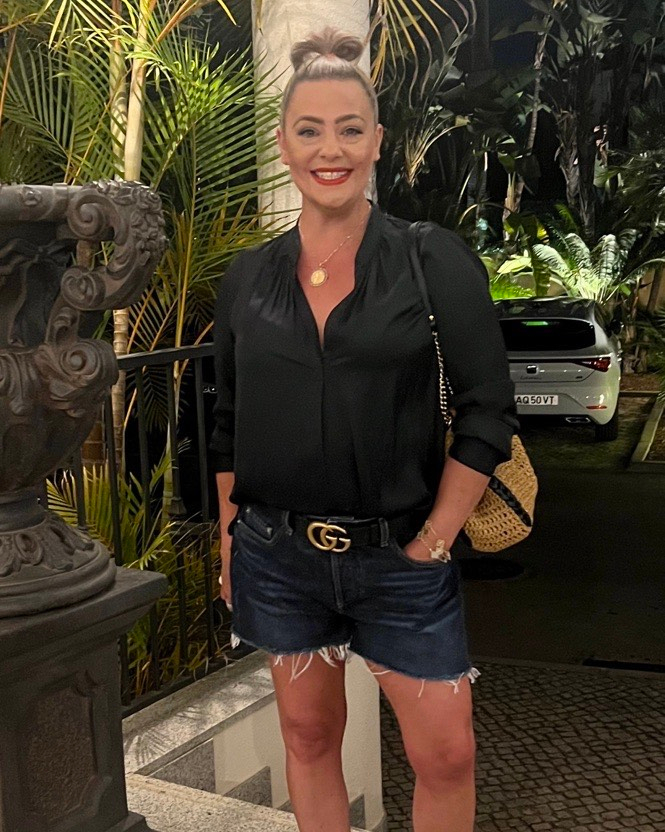 Lisa Armstrong sizzled in trendy denim shorts as she showed off her new look on holiday