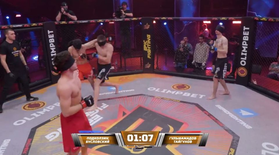 Fighters tried to catch a sneak-peak of their rival by tilting their head up