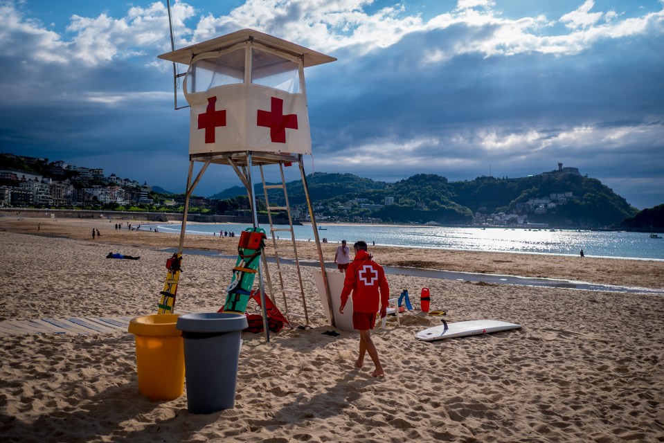 Reckless people could be charged for sea rescues in San Sebastian