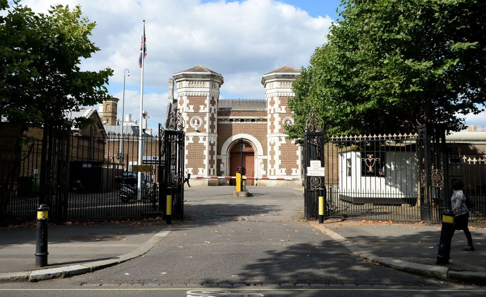 Gomm was being held in Wormwood Scrubs prison when he made a break for freedom