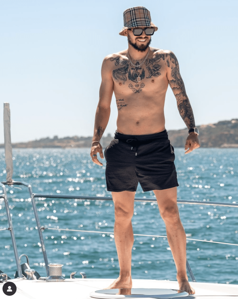 Alex Telles is on a yacht in the Algarve, Portugal