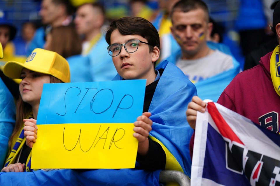 A Ukraine supporter held up an anti-war banner to urge Russia to pull out of the country