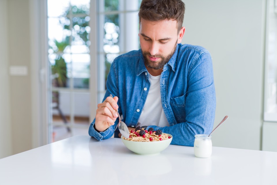 Experts say that eating your final meal of the day before 3pm can help you lose weight