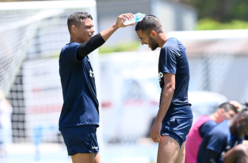 Thiago Silva tried to keep Hakim Ziyech cool by dumping a bottle of water over his head