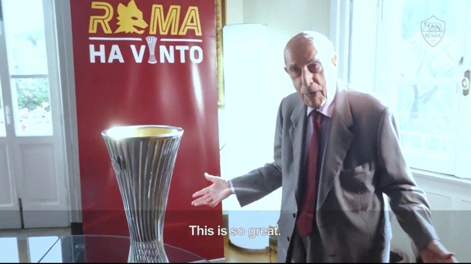 96-year-old Giorgio was able to touch the Europa Conference League trophy