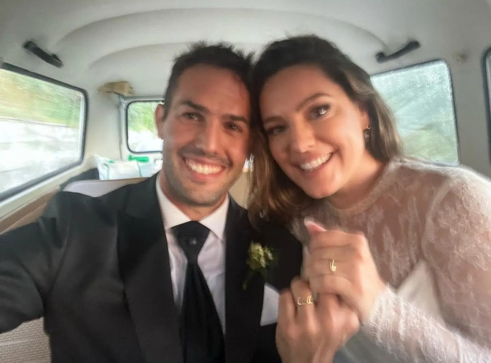 Kelly Brook and Jeremy Parisi have tied knot and sharing pics of their wedding ceremony in Italy