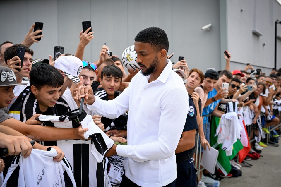 Bremer signed autographs as he arrived for his Juve medical