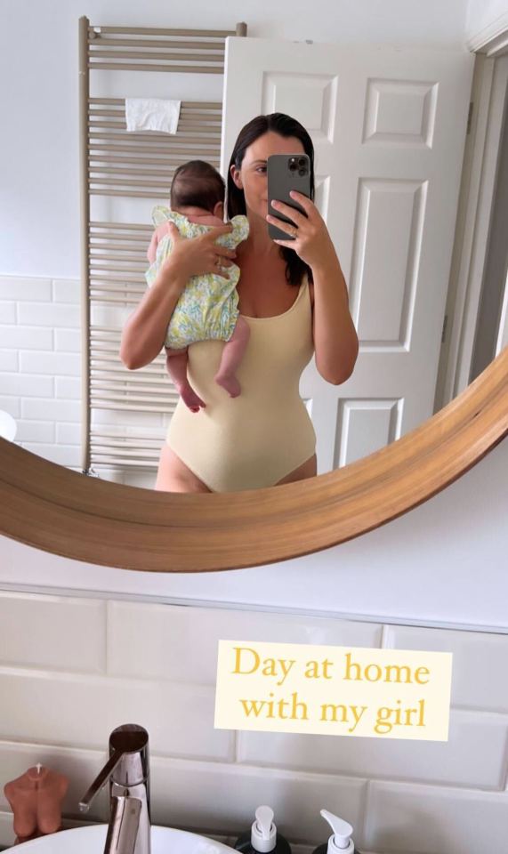 Lucy Mecklenburgh posed for a snap in her bathroom with six week old Lilah in her arms