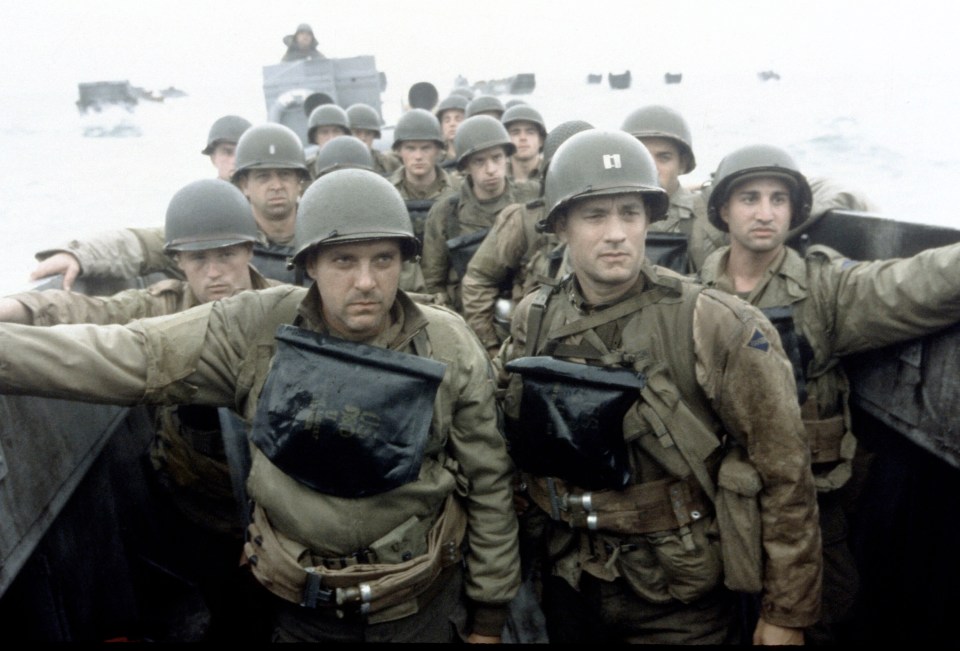 SAVING PRIVATE RYAN – Tom Sizemore as Sergeant Horvath; Tom Hanks as Captain Miller