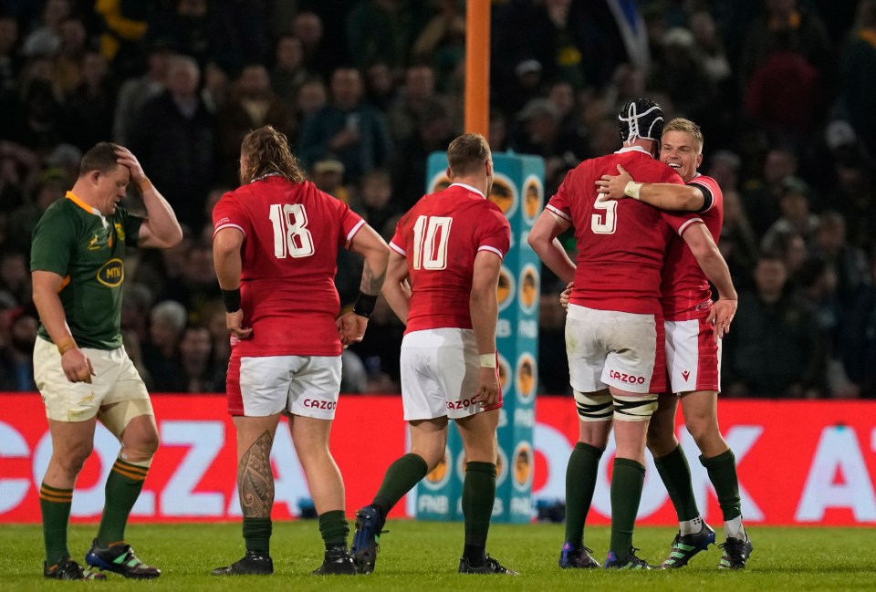 Gareth Anscombe, right, celebrates with his team-mates