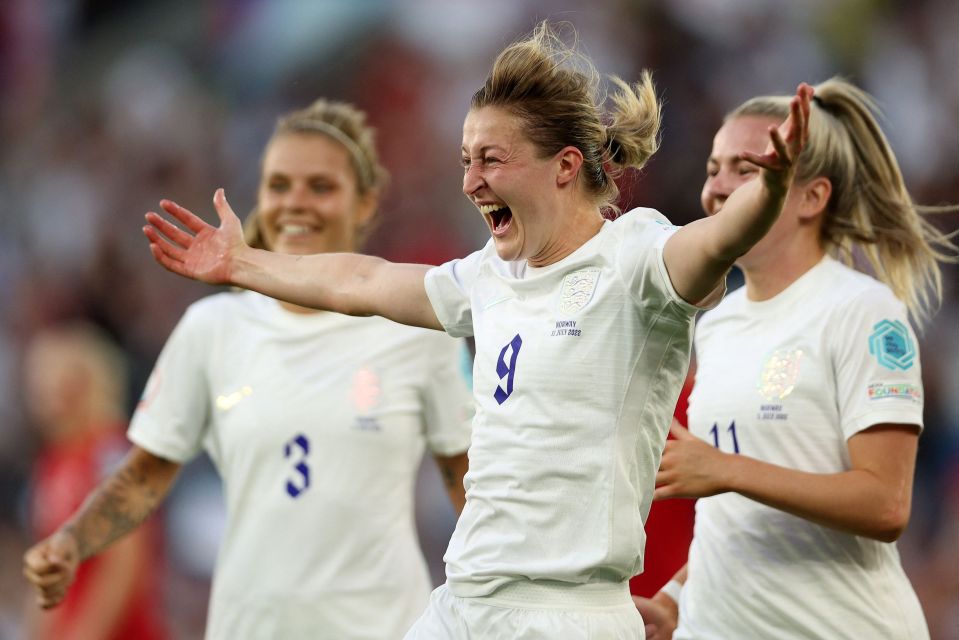 Ellen White scored twice as England hammered Norway at Brighton