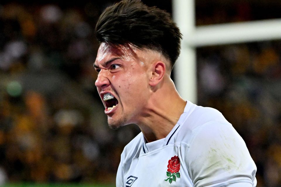 Marcus Smith celebrates scoring England's winning try