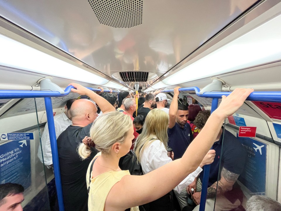 Brits packed onto London's sweltering Tube carriages this morning