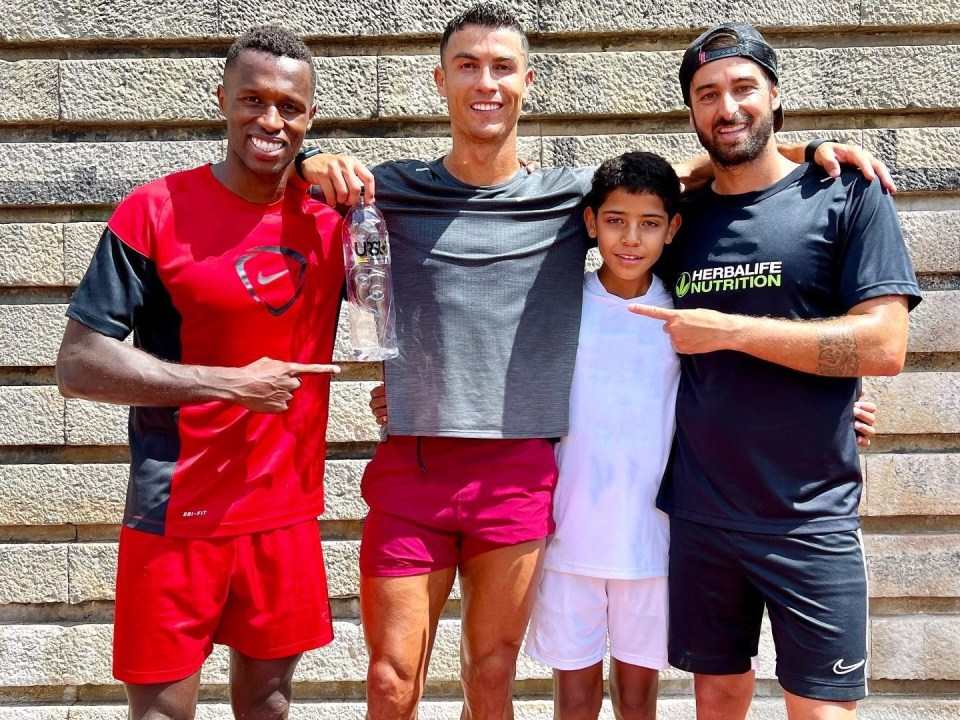 Ronaldo posted a picture of him training with his family and friends