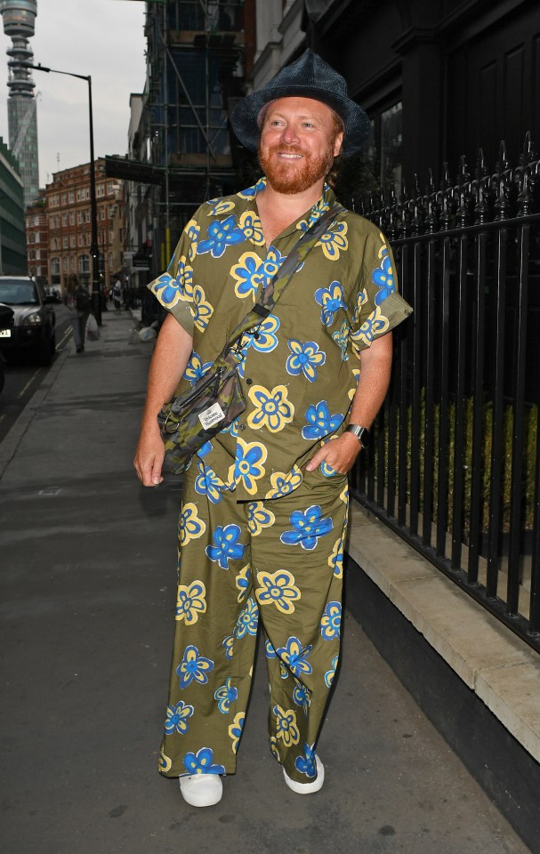 Leigh Francis was also in attendance and clearly got the floral memo