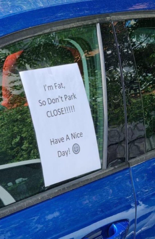 The note was stuck to the car's window for other drivers to see