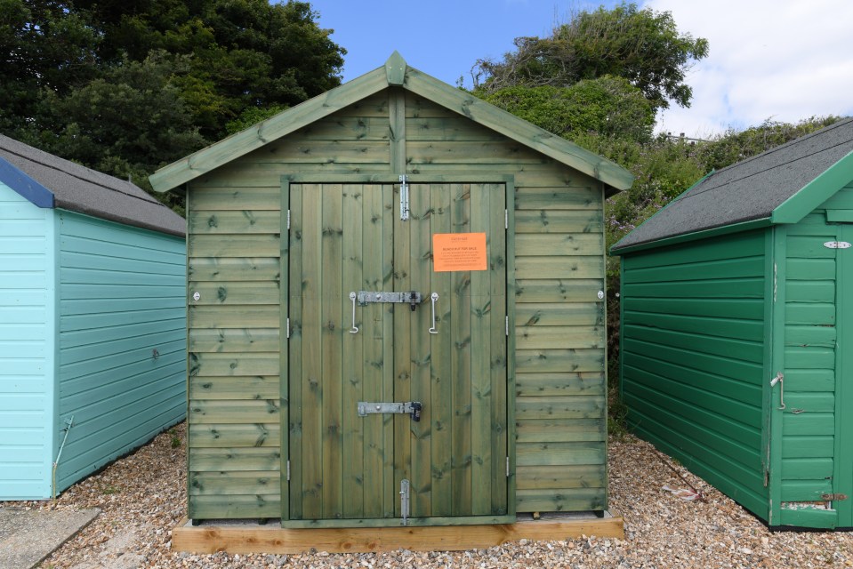 The wooden hut in Hill Head, Hampshire has been sold for more than £41,000