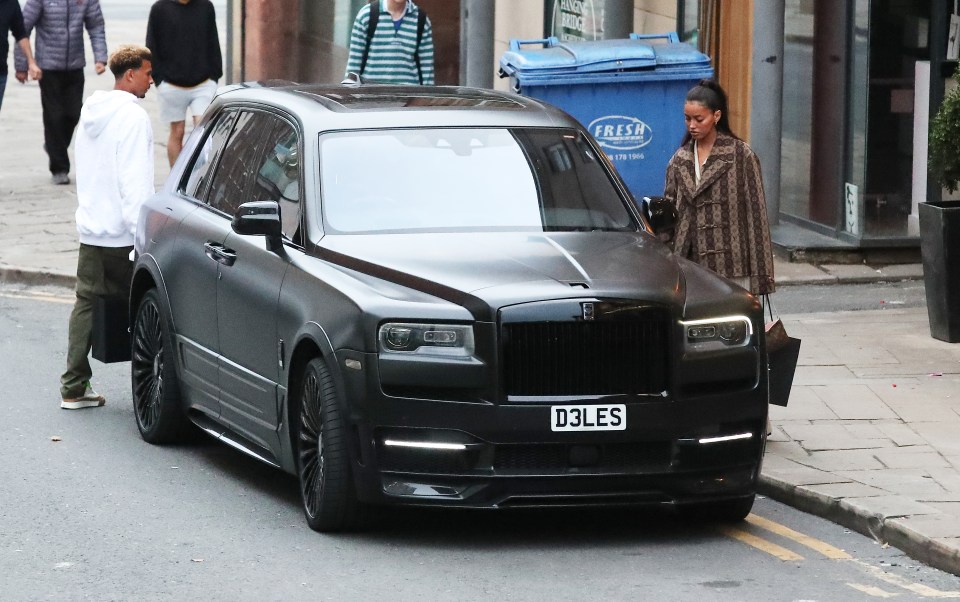 Dele did not receive a ticket despite being parked on double yellow lines