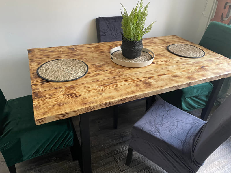 Mum-of-three Shelley Bartlett bought scaffold boards, and together with her dad, built her own dining table