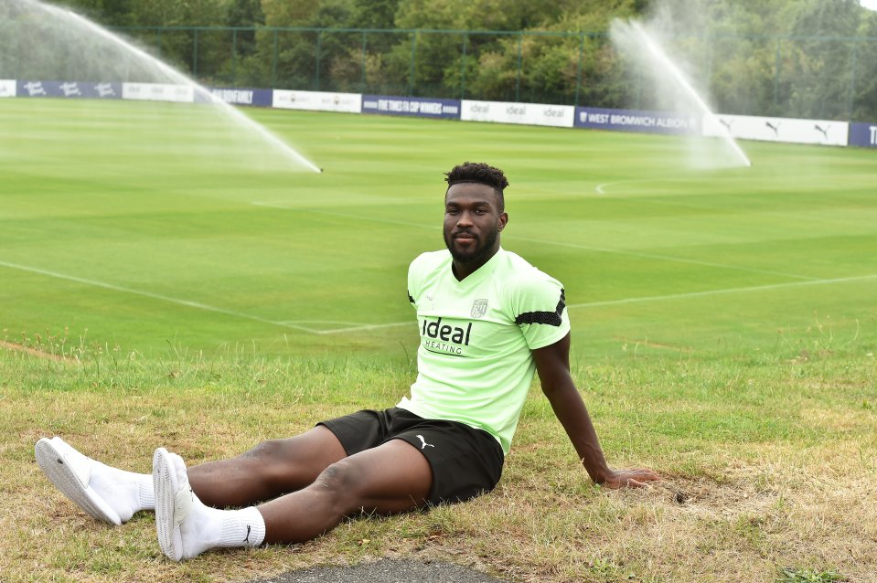 Daryl Dike has a moment to relax in training ahead of the new season