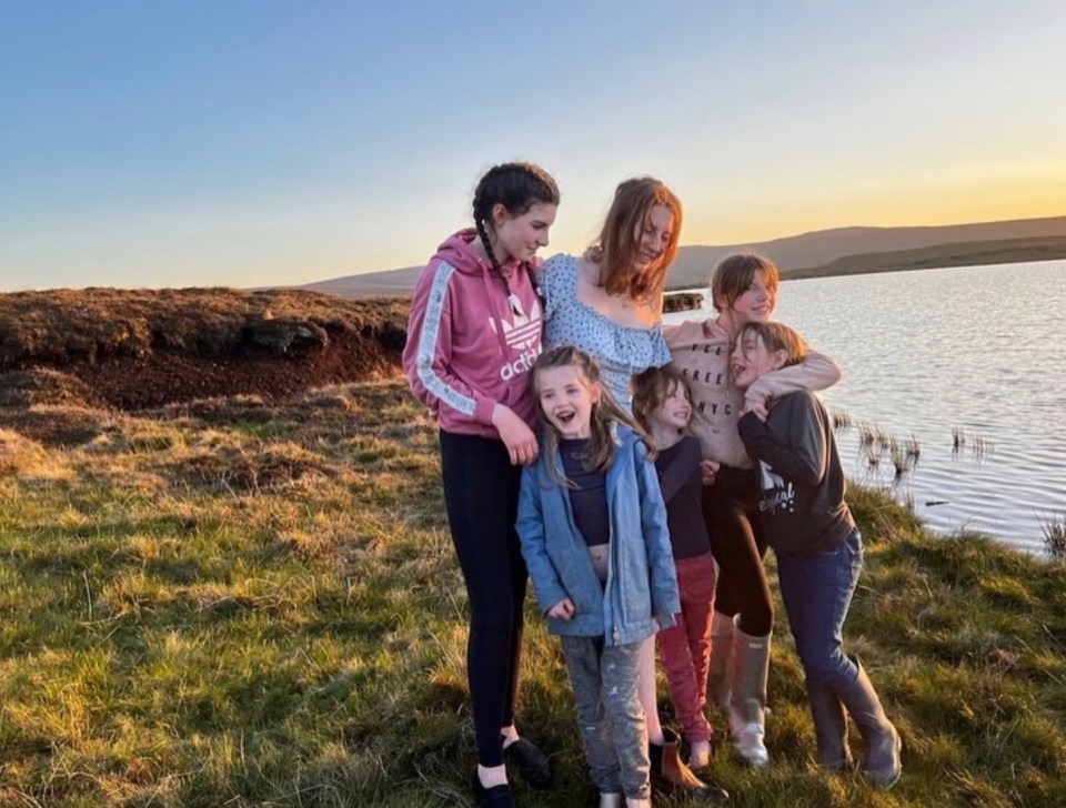 Amanda's six daughters pose together for a snap, as fans call Edith (far left) her twin