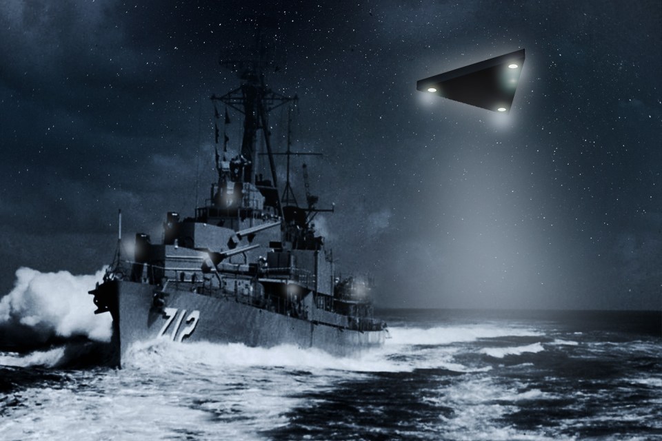 USS Gyatt encounters the dark triangular object in the Atlantic (mock up)