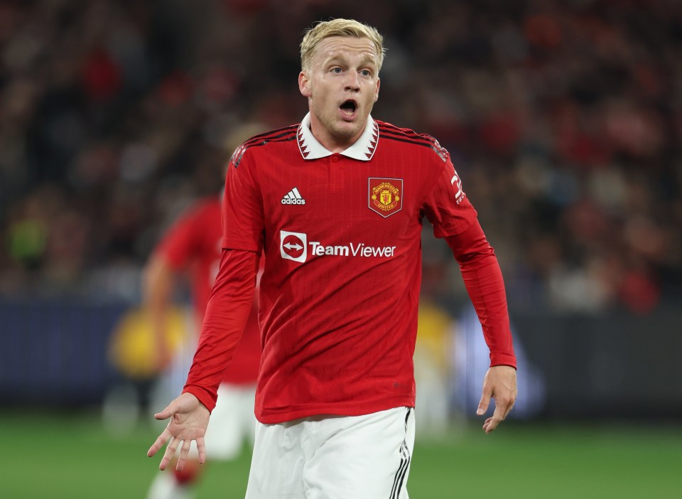 Donny van de Beek could reportedly be offered to AC Milan as part of a swap deal to sign Ismael Bennacer