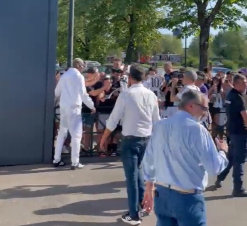 Midfielder Paul Pogba posed for photos with Juve supporters