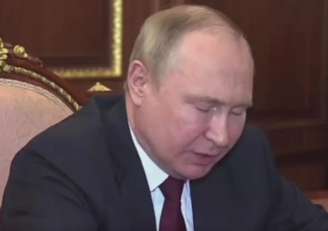 A ‘worn out’ Vladimir Putin appears to doze off mid-speech